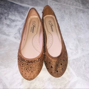 FOREVER COMFORT tan flat jeweled sequins two different pattern shoes Size 7